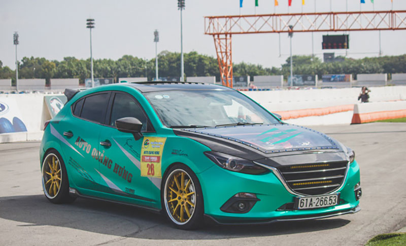 Đón năm mới, hàng loạt siêu xe, xe độ quần tụ tại trường đua Đại Nam